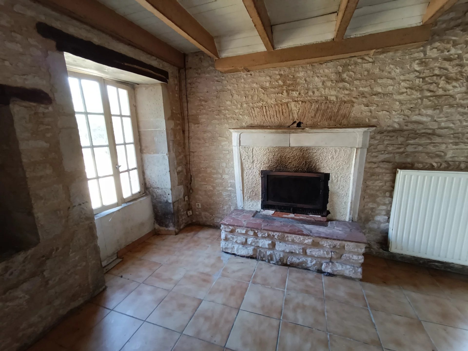 Country house in need of complete renovation, Poitou-Charentes – France – BVI82310
