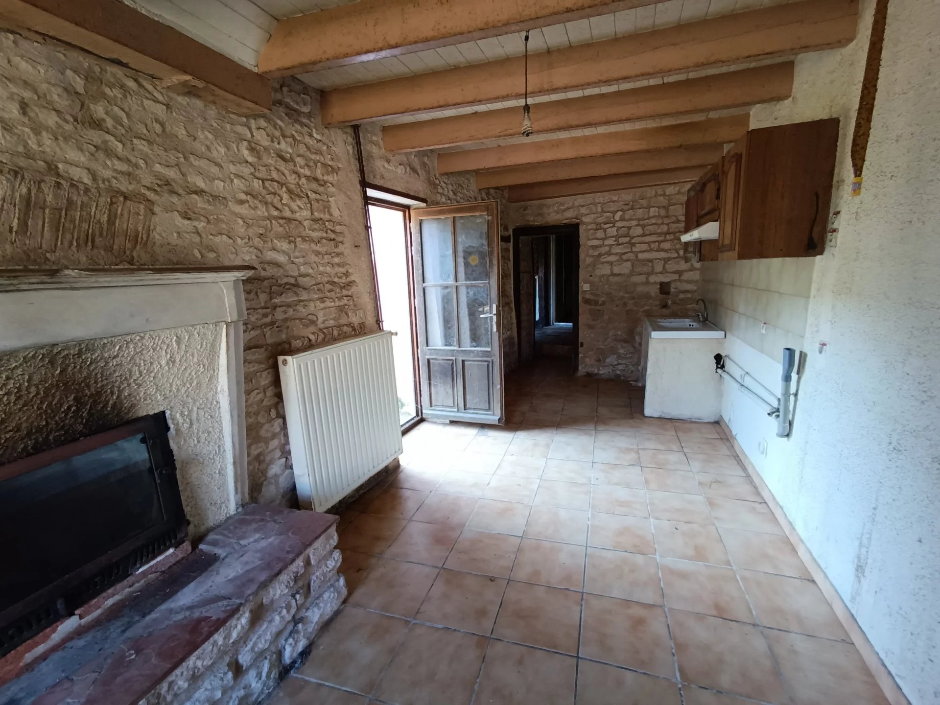 Country house in need of complete renovation, Poitou-Charentes – France – BVI82310