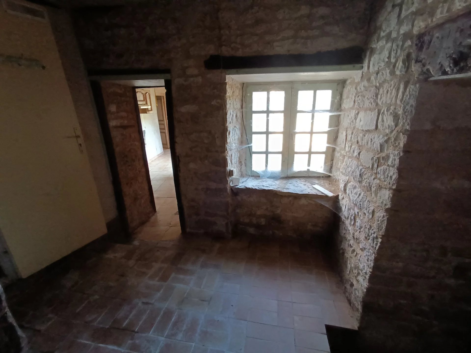 Country house in need of complete renovation, Poitou-Charentes – France – BVI82310