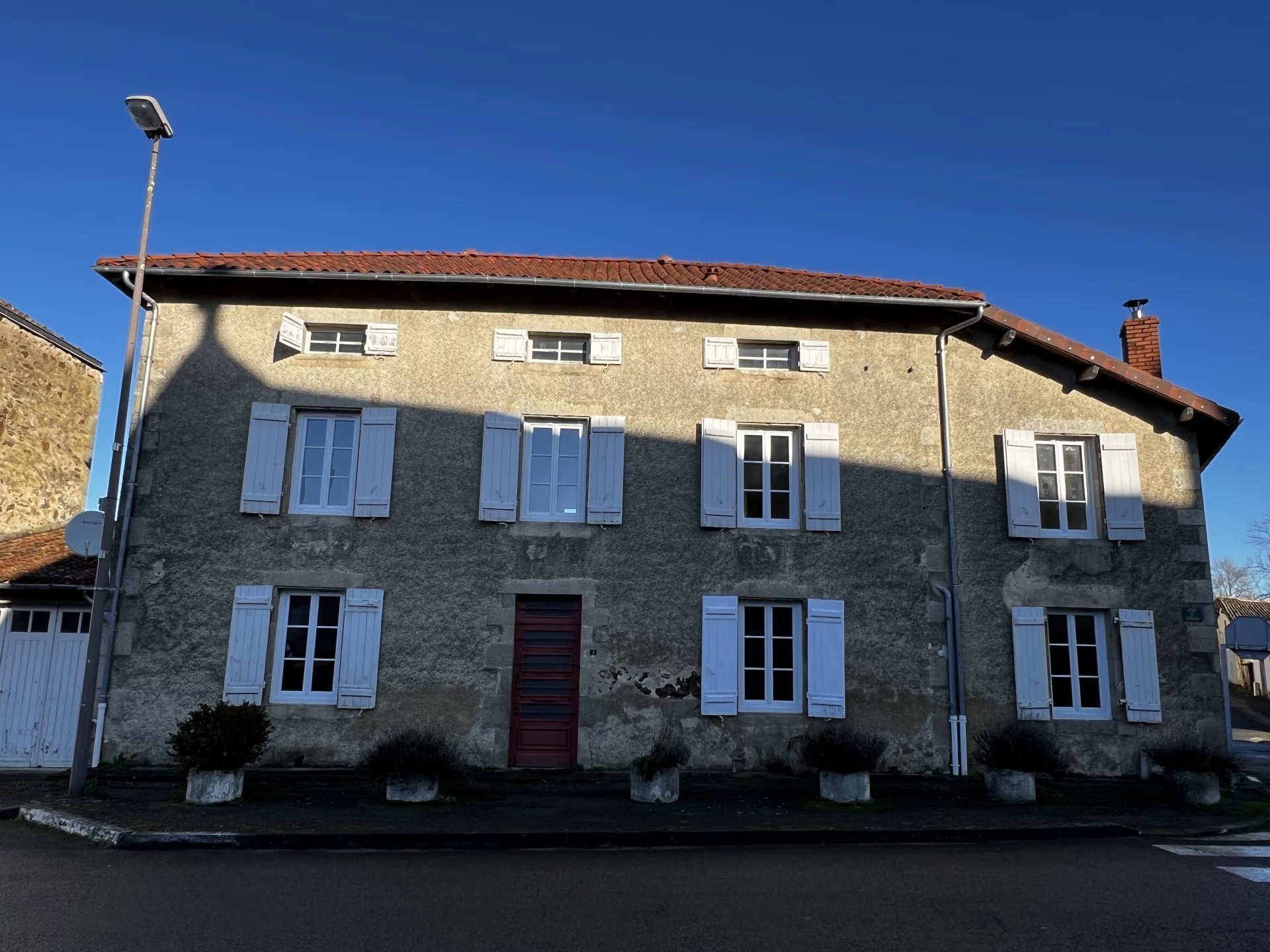 Charming Family Home in Mézières-sur-Issoire, Limousin – France – BVI71507
