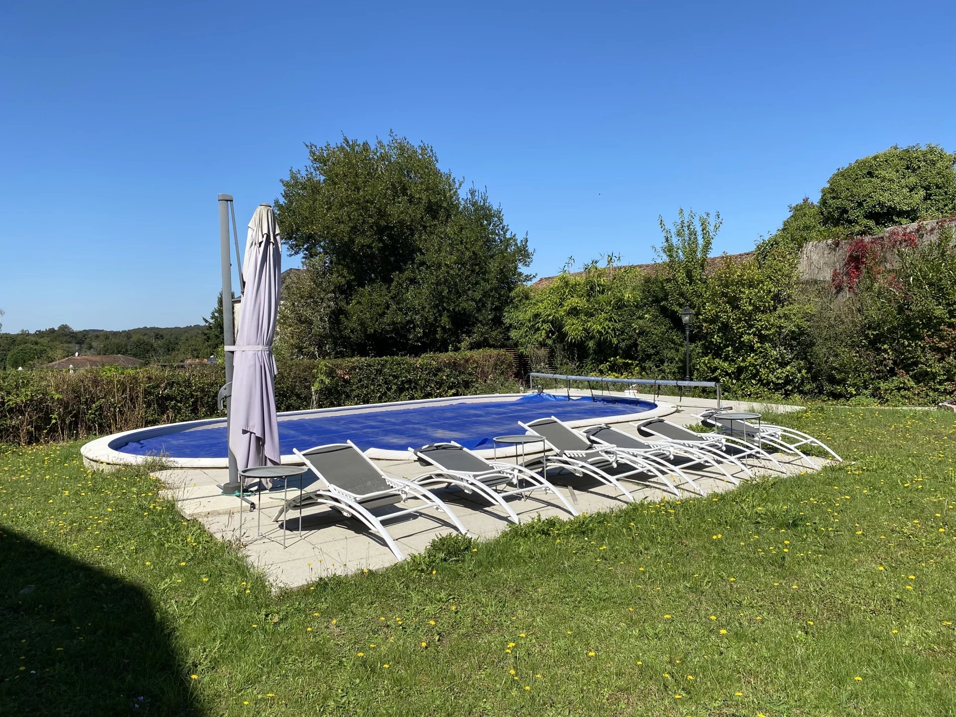 Charming Family Home in Mézières-sur-Issoire, Limousin – France – BVI71507