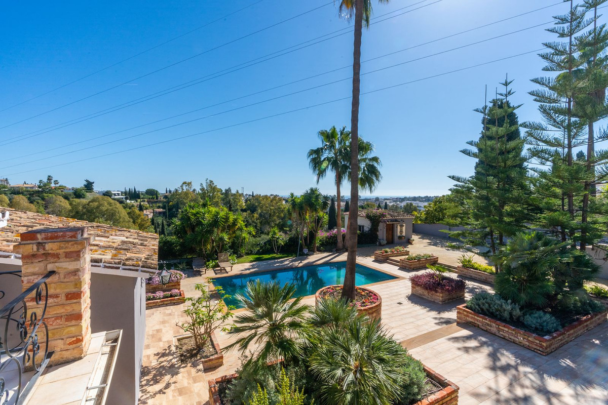 5 bedroom Villa in Benahavis, Malaga, Spain – 428-02869P