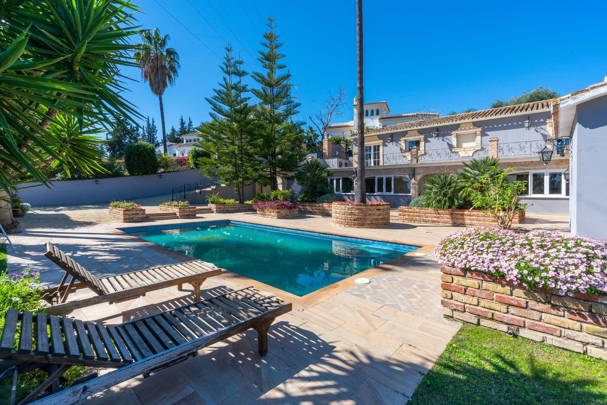 5 bedroom Villa in Benahavis, Malaga, Spain – 428-02869P