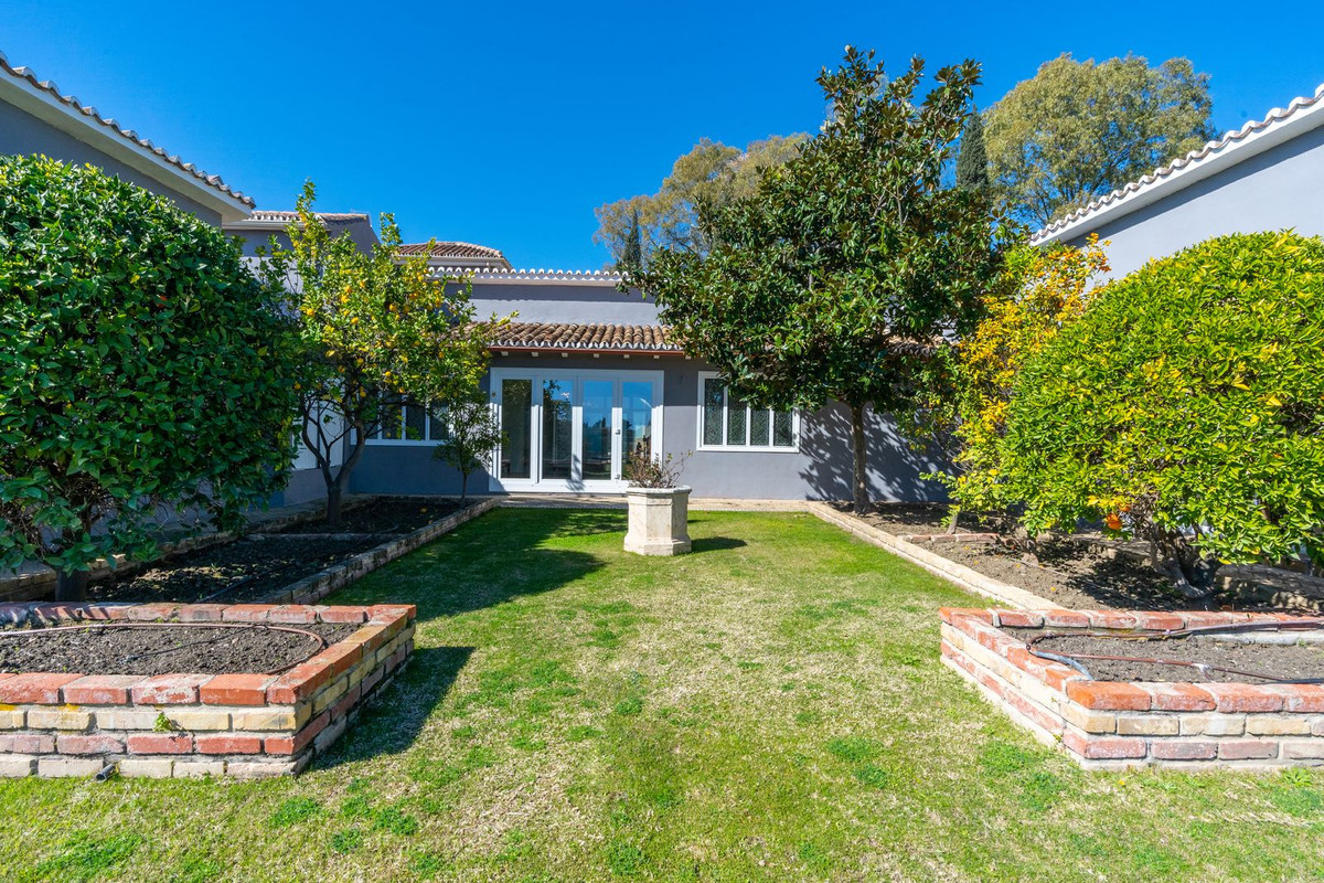 5 bedroom Villa in Benahavis, Malaga, Spain – 428-02869P