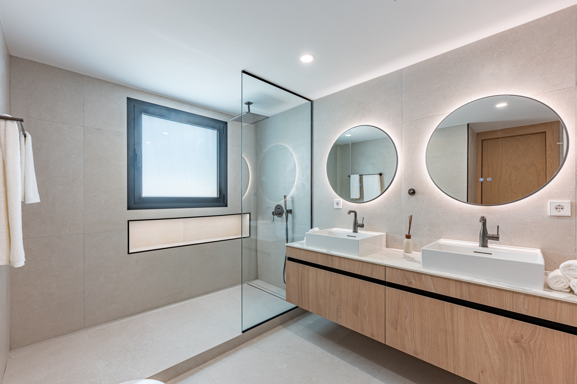 3 bedroom Apartment in Marbella, Malaga, Spain – 428-03178D