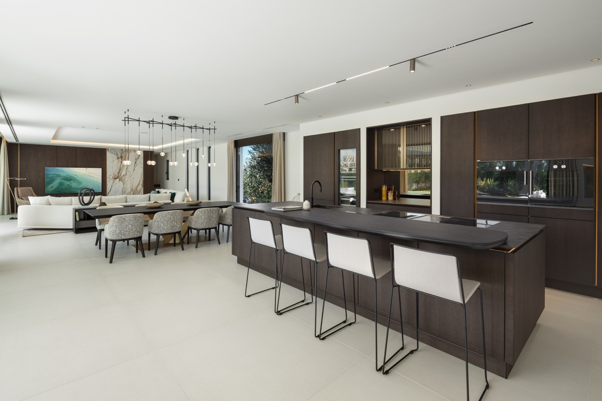 6 bedroom Villa in Marbella, Malaga, Spain – 428-03515D