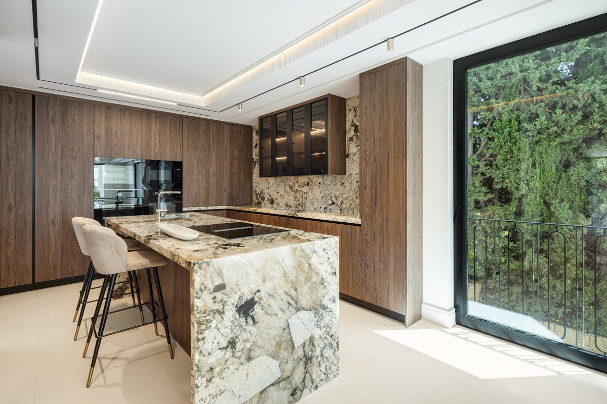 6 bedroom Villa in Marbella, Malaga, Spain – 428-03516D