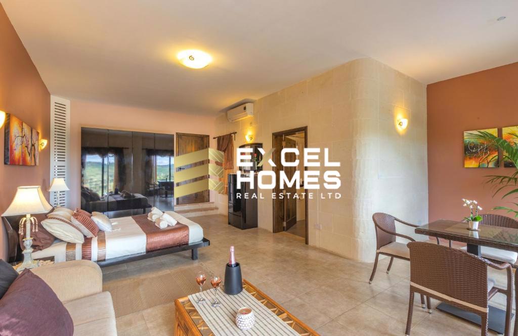 4 bedroom Terraced House in Xaghra, Malta – 65881