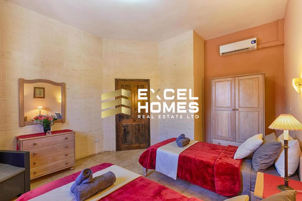 4 bedroom Terraced House in Xaghra, Malta – 65881