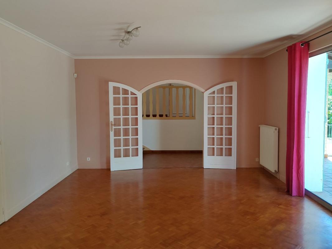 5 bedroom maison in Saint Georges De Luzencon, Aveyron, France