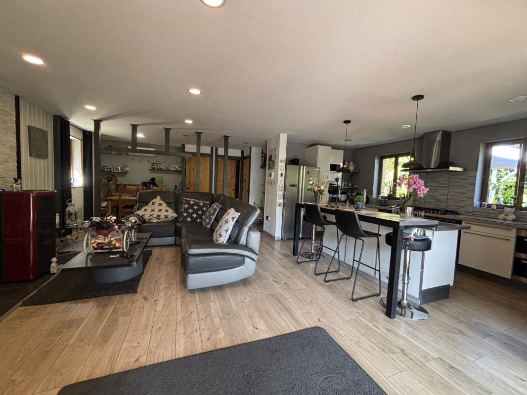 2 bedroom maison in Nanteuil En Vallee, Charente, France