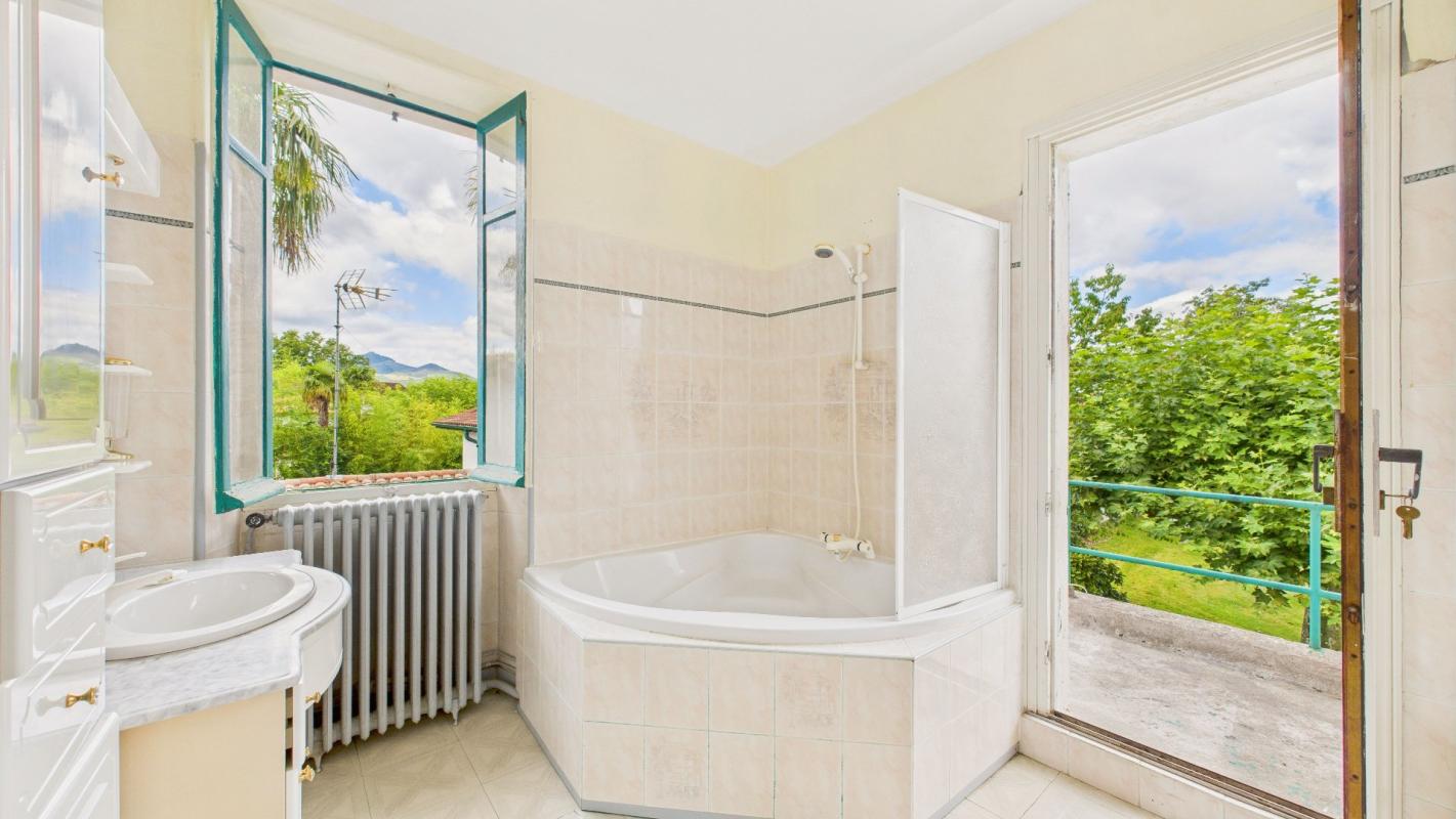 5 bedroom maison in Cambo Les Bains, Pyrénées-Atlantiques, France