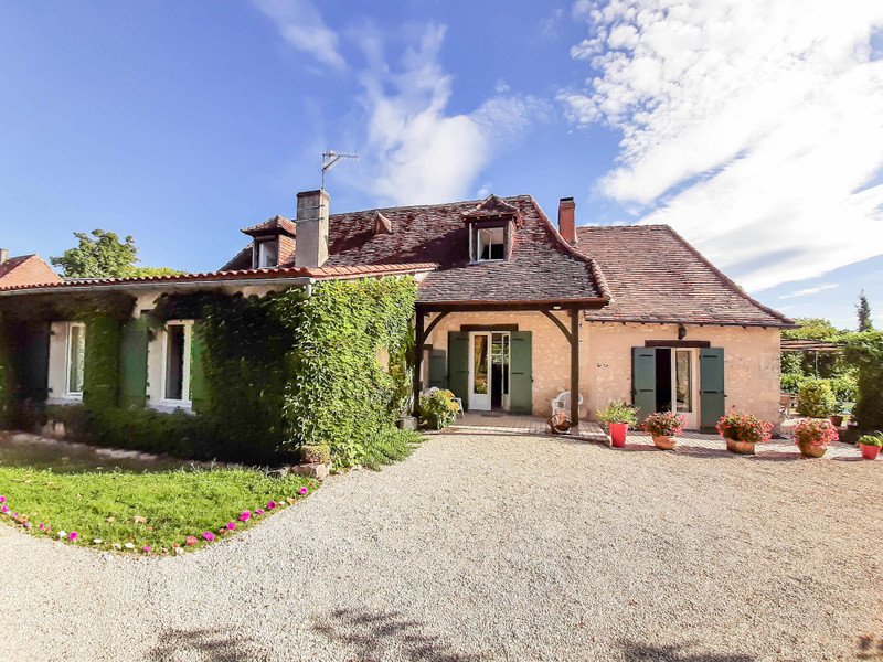 5 bedroom maison situee en campagne in Bassilac, Dordogne, France