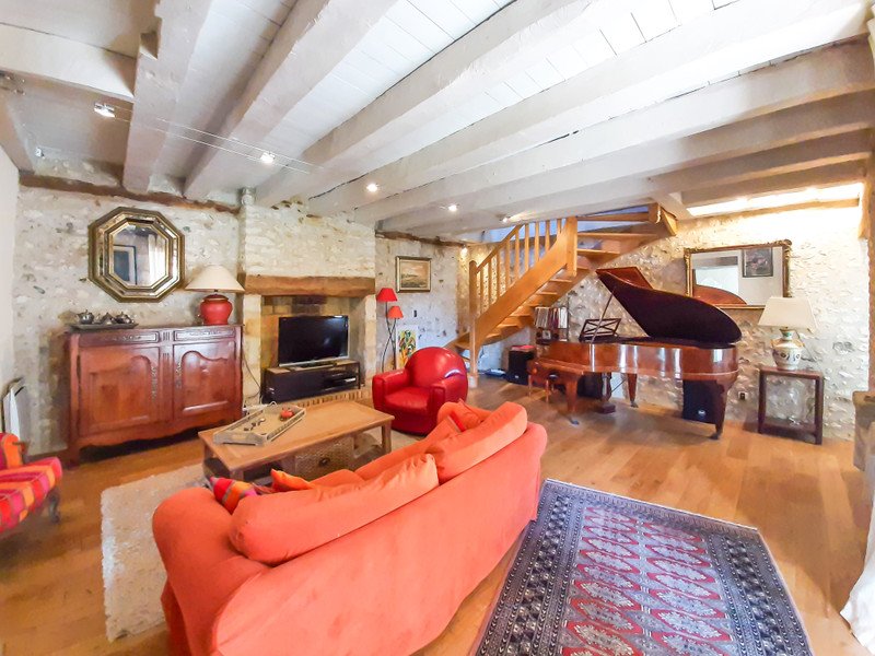 5 bedroom maison situee en campagne in Bassilac, Dordogne, France