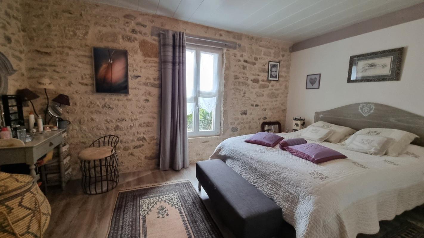 8 bedroom maison in Thenon, Dordogne, France