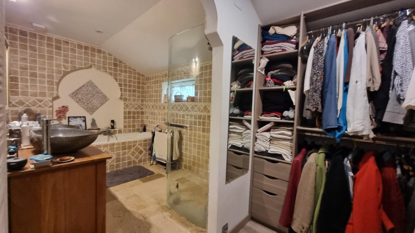 8 bedroom maison in Thenon, Dordogne, France