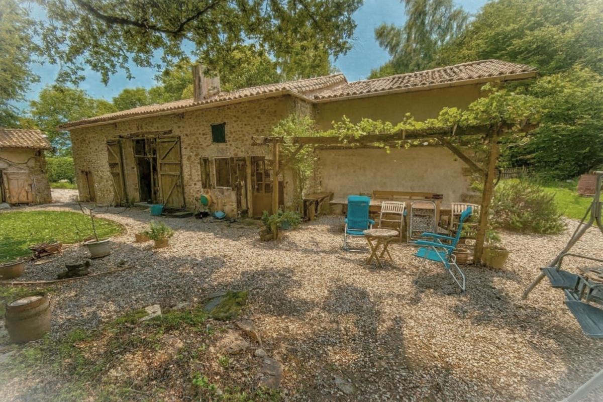 3 bedroom maison in Saulgond, Charente, France