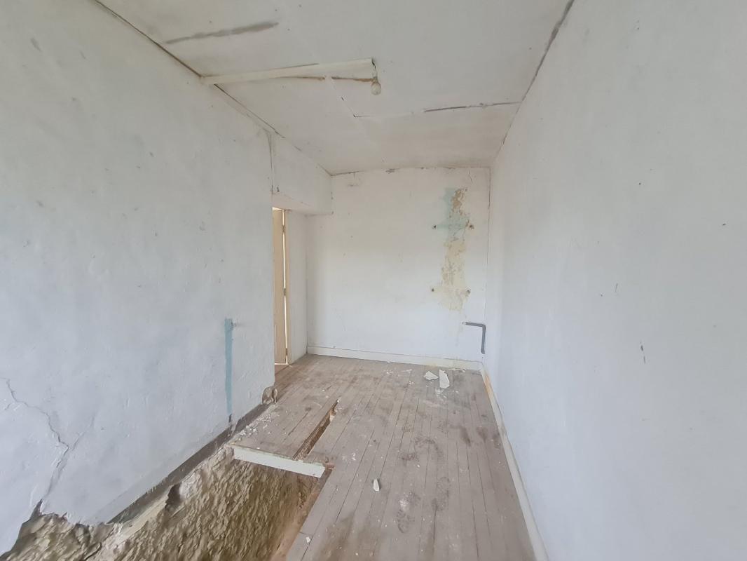 2 bedroom maison a renover in Pouy Roquelaure, Gers, France