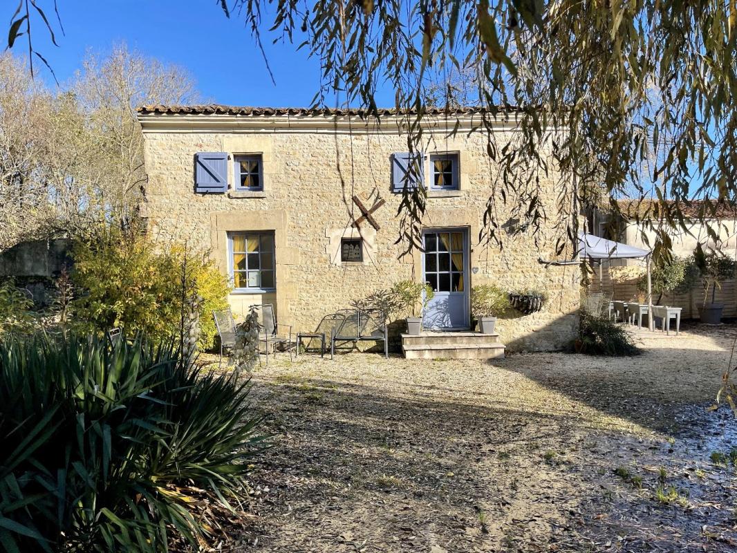 15 bedroom propriete in Nere, Charente-Maritime, France