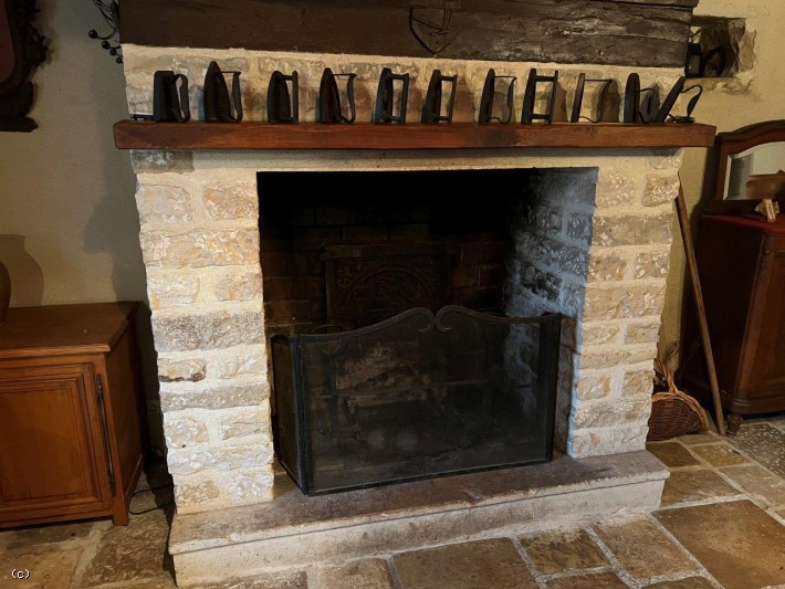 5 bedroom House in Civray, France – r7423