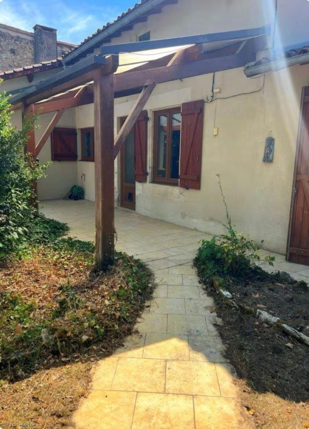 3 bedroom House in Blanzay, France – r7420