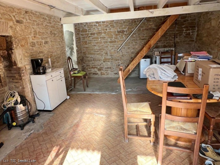 2 bedroom House in Verteuil-Sur-Charente, France – r7418