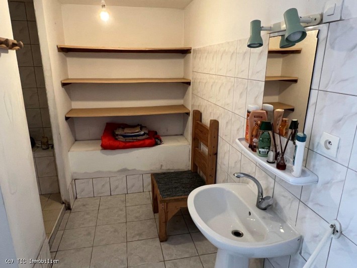 2 bedroom House in Verteuil-Sur-Charente, France – r7418