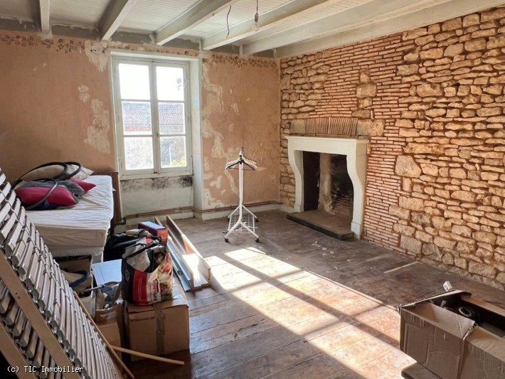 2 bedroom House in Verteuil-Sur-Charente, France – r7418