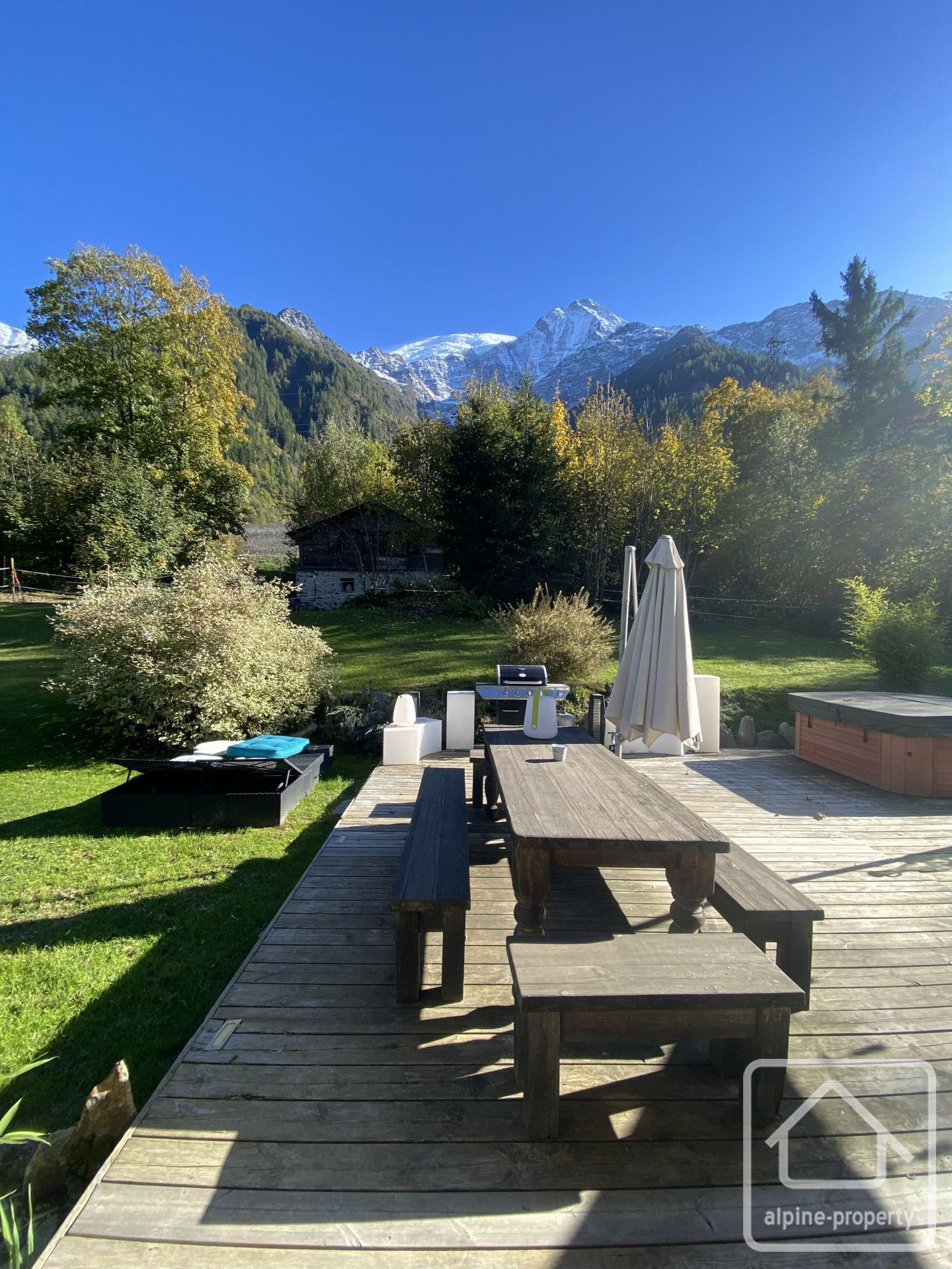 Detached 5 Bedroom Chalet With Independent Apartment On Large Land Plot, Mont Blanc Views – CHEVALIER