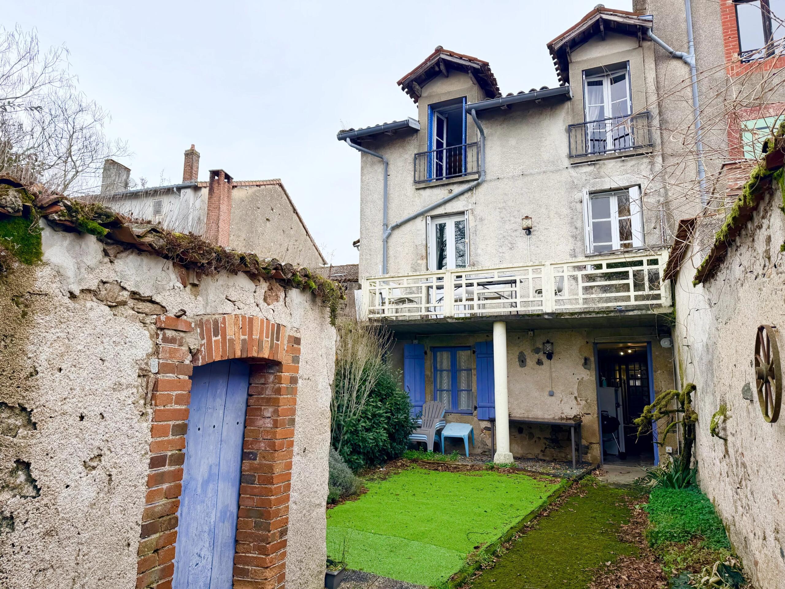 Large renovated townhouse with its authentic soul intact, Limousin – France – BVI84215