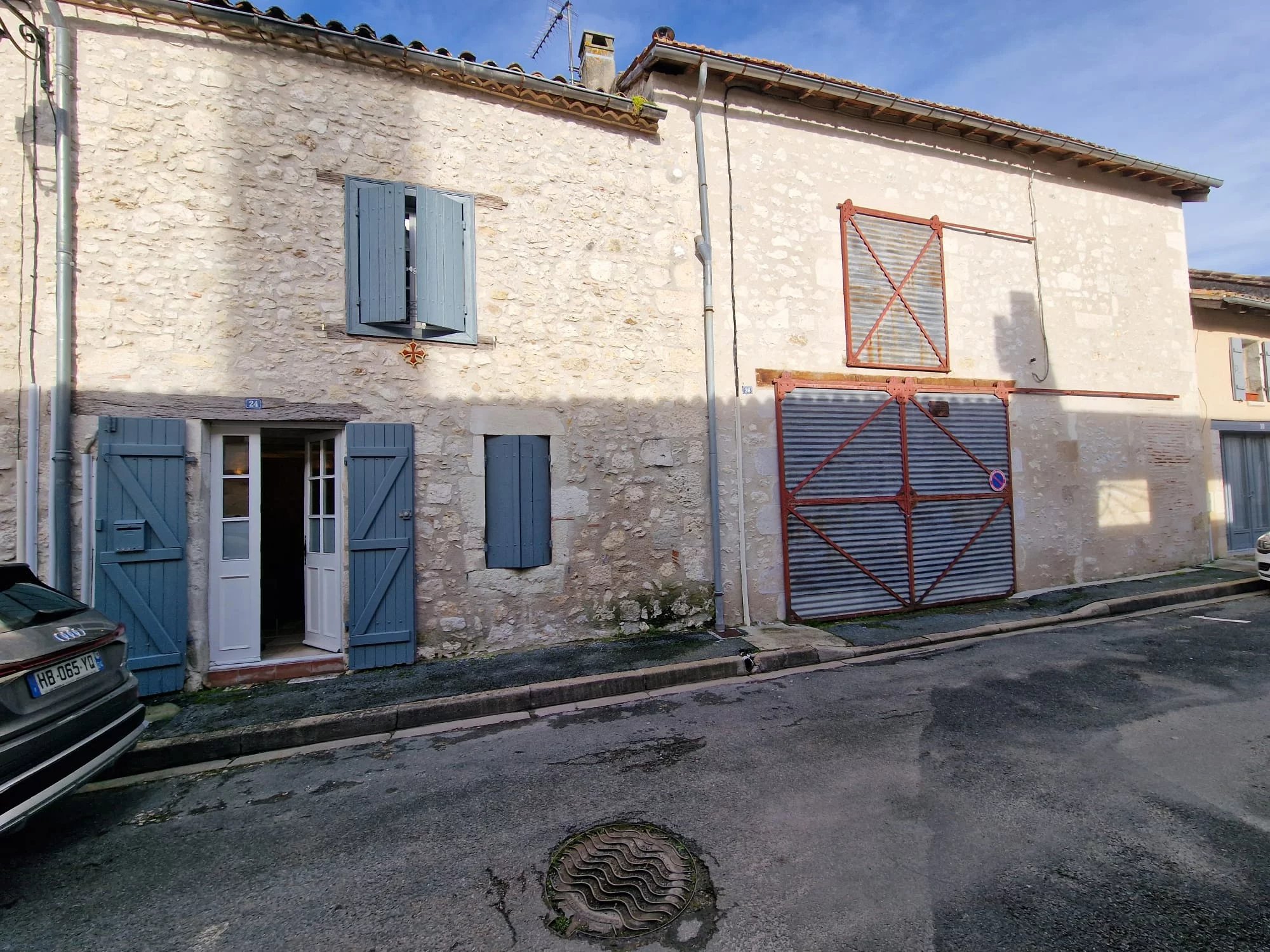Character Townhouse with Garden and Development Potential, Aquitaine – France – BVI83813