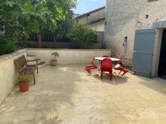 Character Townhouse with Garden and Development Potential, Aquitaine – France – BVI83813