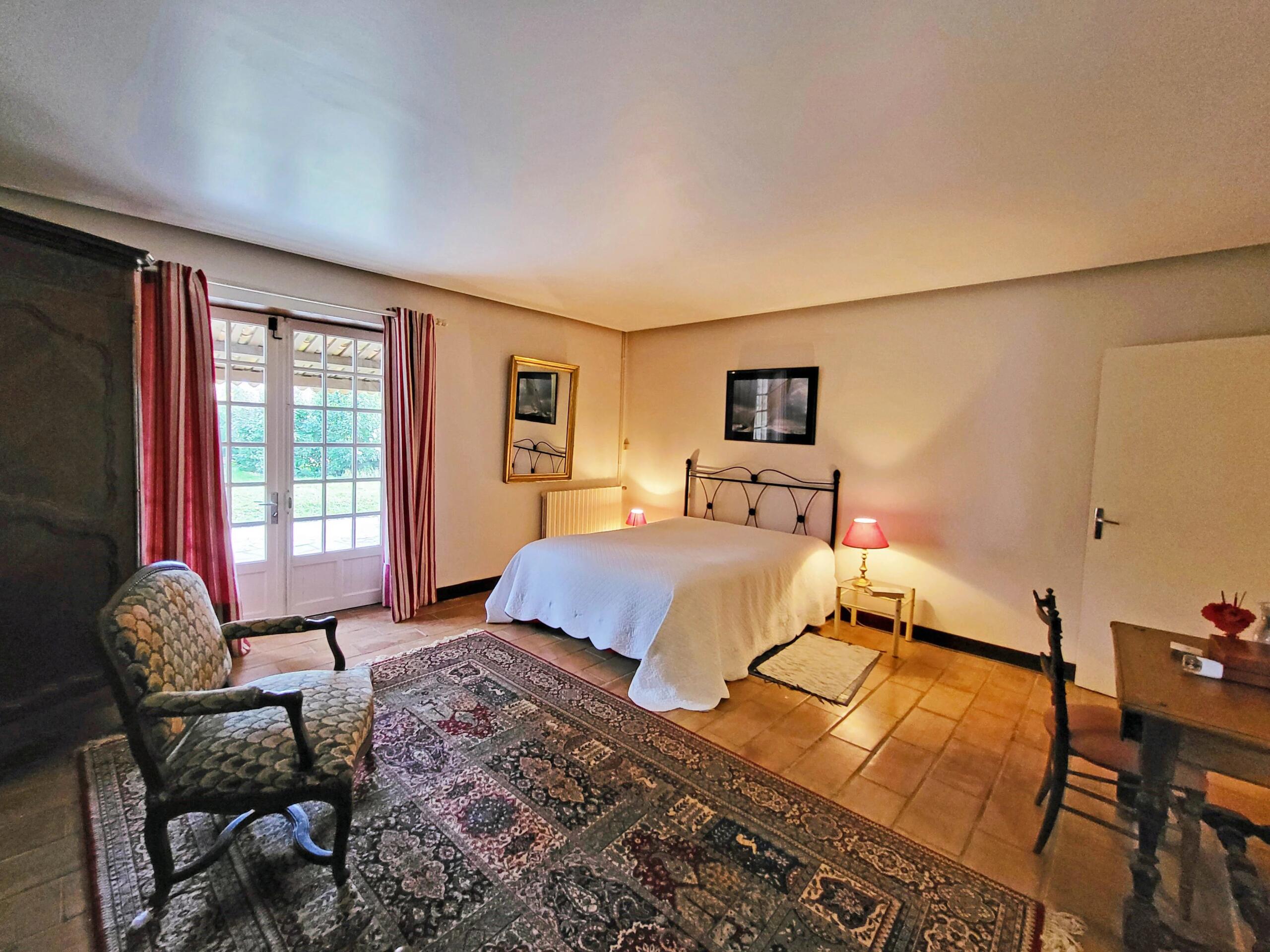 Elegant Charentaise manor house with heated swimming pool, Poitou-Charentes – France – BVI84080