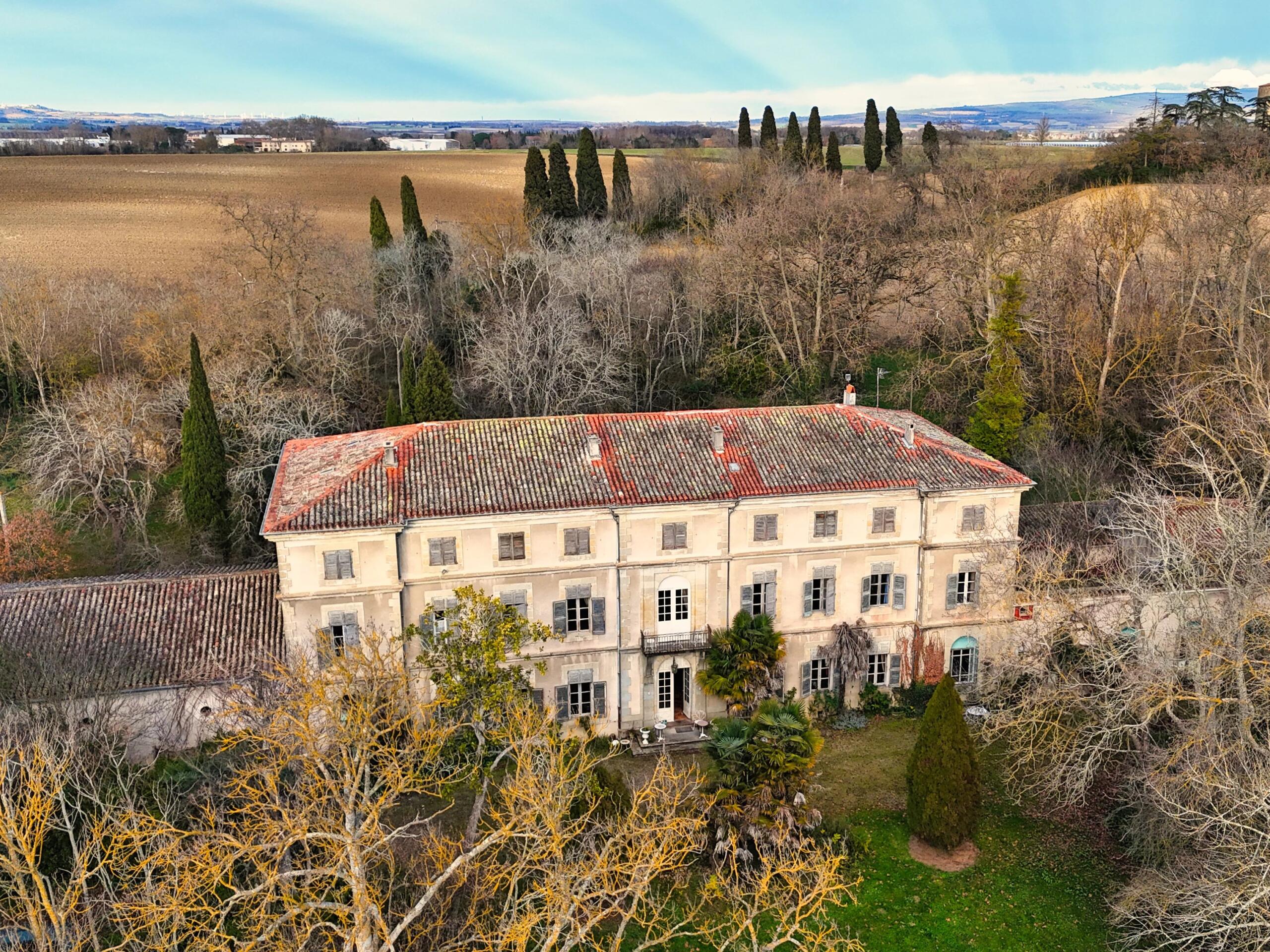 16th Chateau with 5.7 ha of land along the Canal du Midi, Languedoc-Roussillon – France – BVI58163