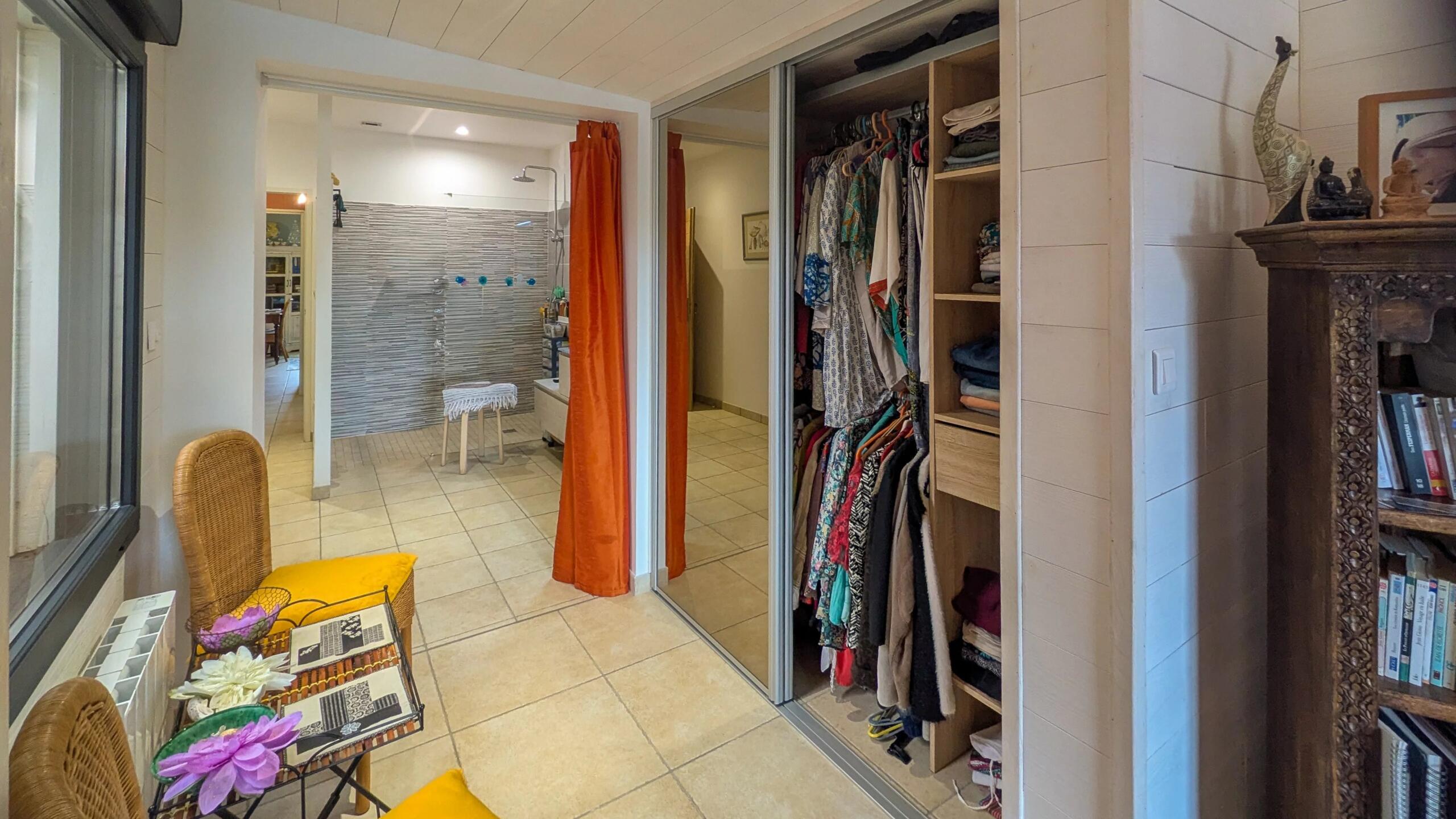 Contemporary Dordogne valley home with versatile layout and saltwater pool, Midi-Pyrénées – France – BVI84180