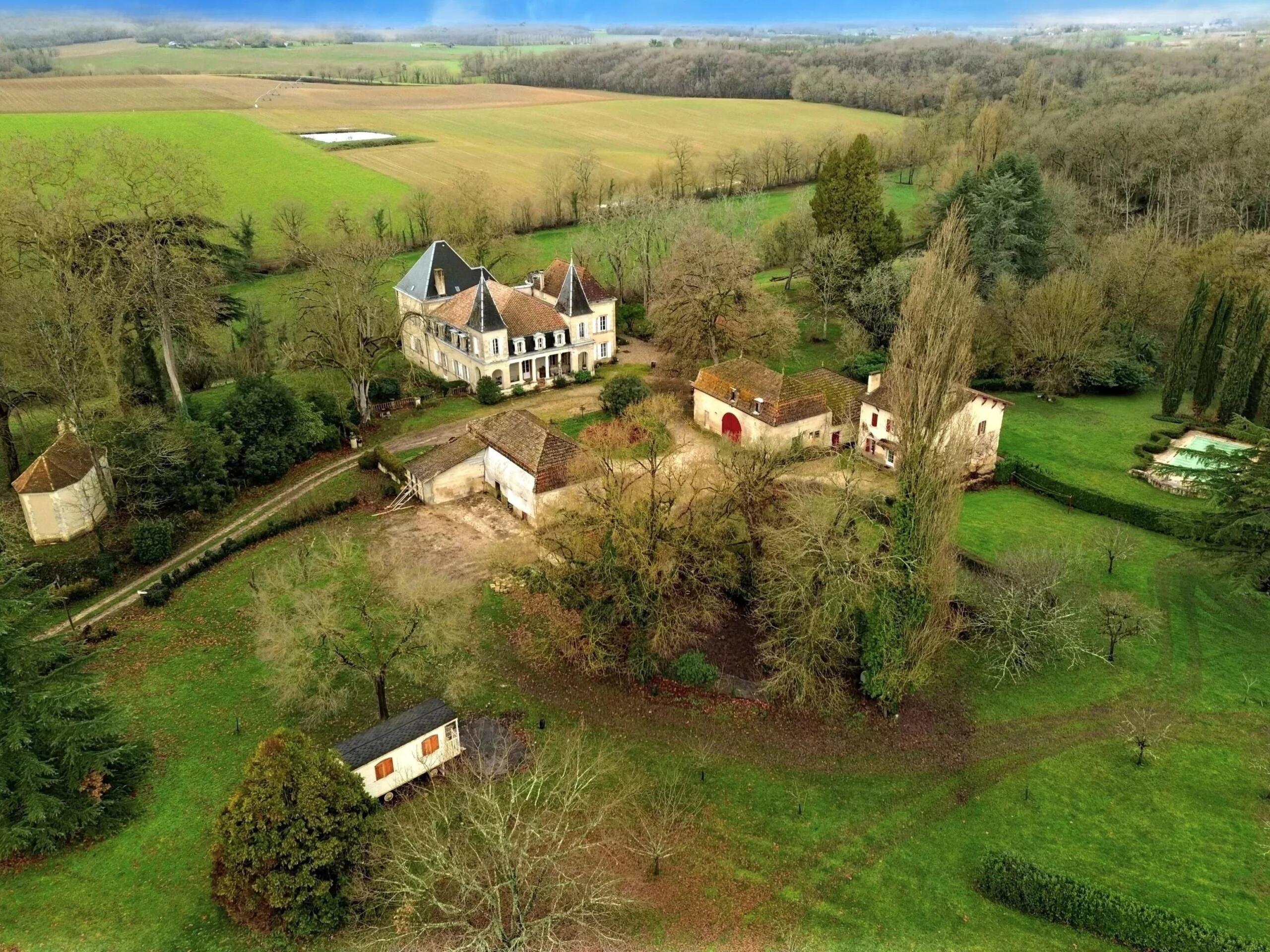 Beautiful Château Estate in the Lot et Garonne, Aquitaine – France – BVI83936