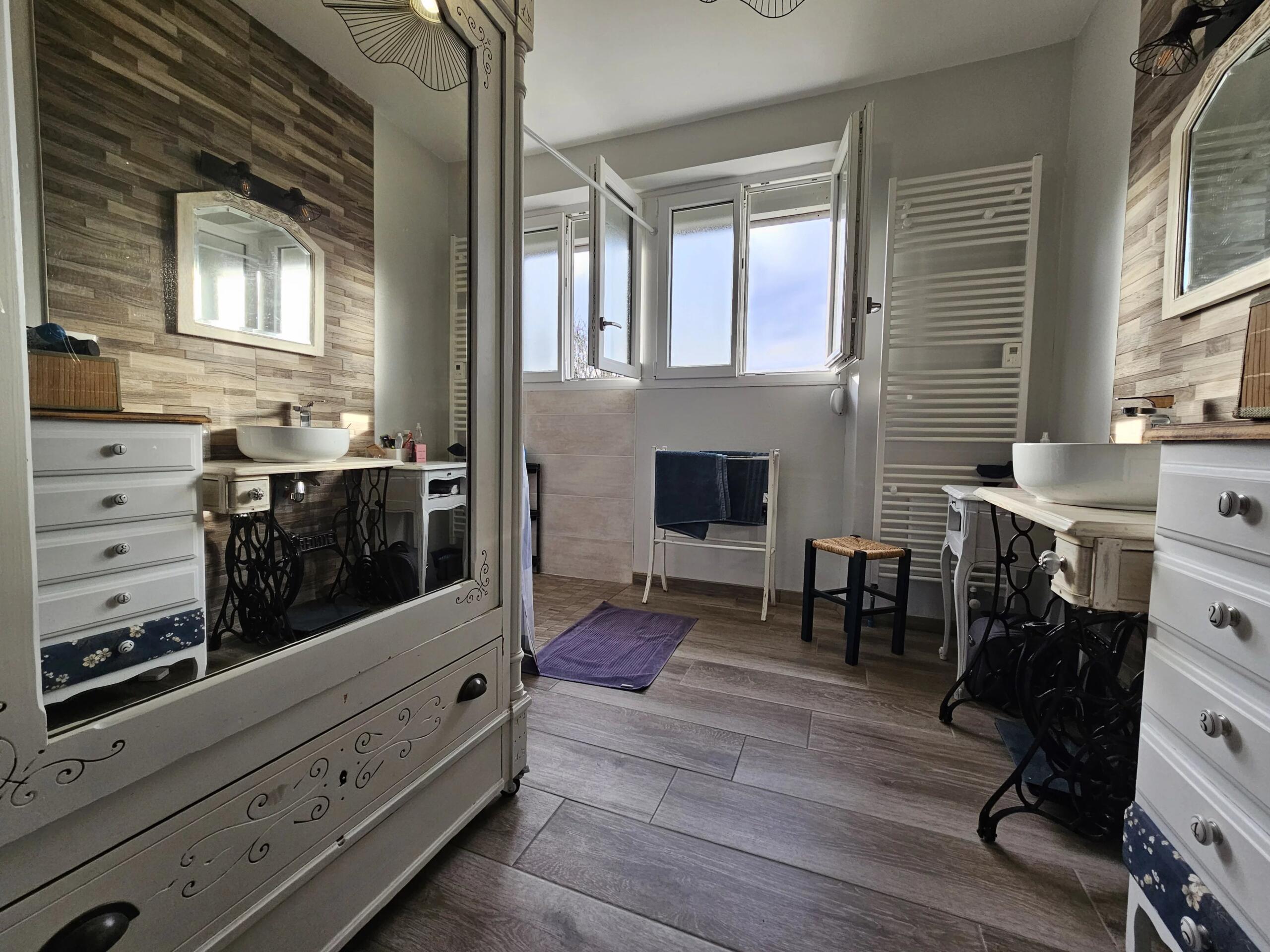 Exclusive gated property with exceptional space and development potential, Aquitaine – France – BVI84141