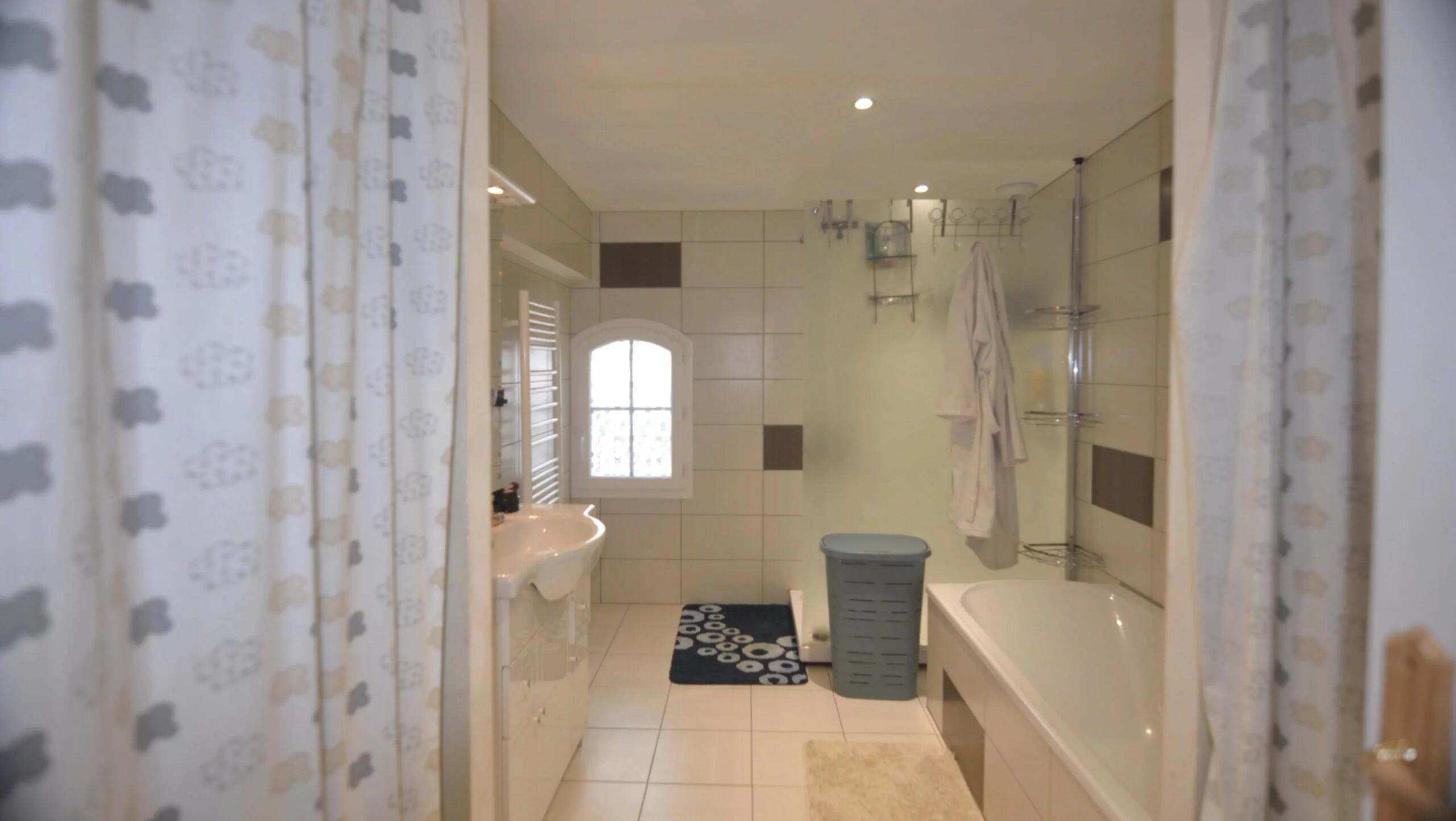 187 m² house – 4 bedrooms – swimming pool, Aquitaine – France – BVI84124