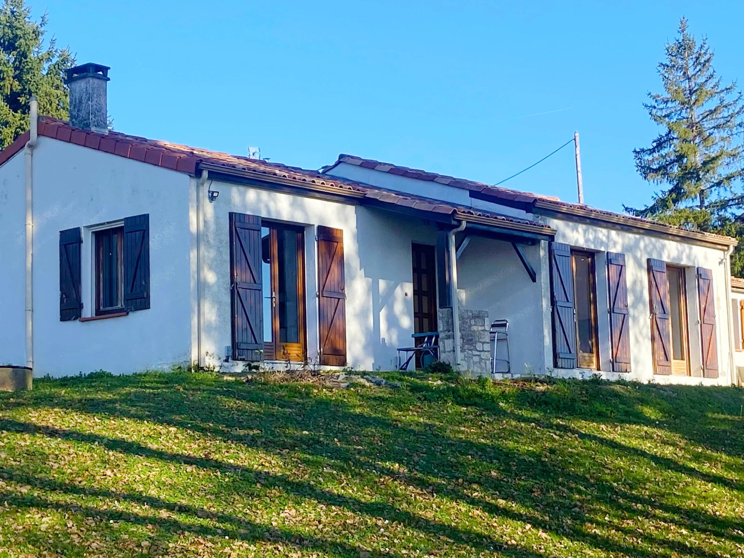 Charming Bungalow with Panoramic Countryside Views, Aquitaine – France – BVI83725