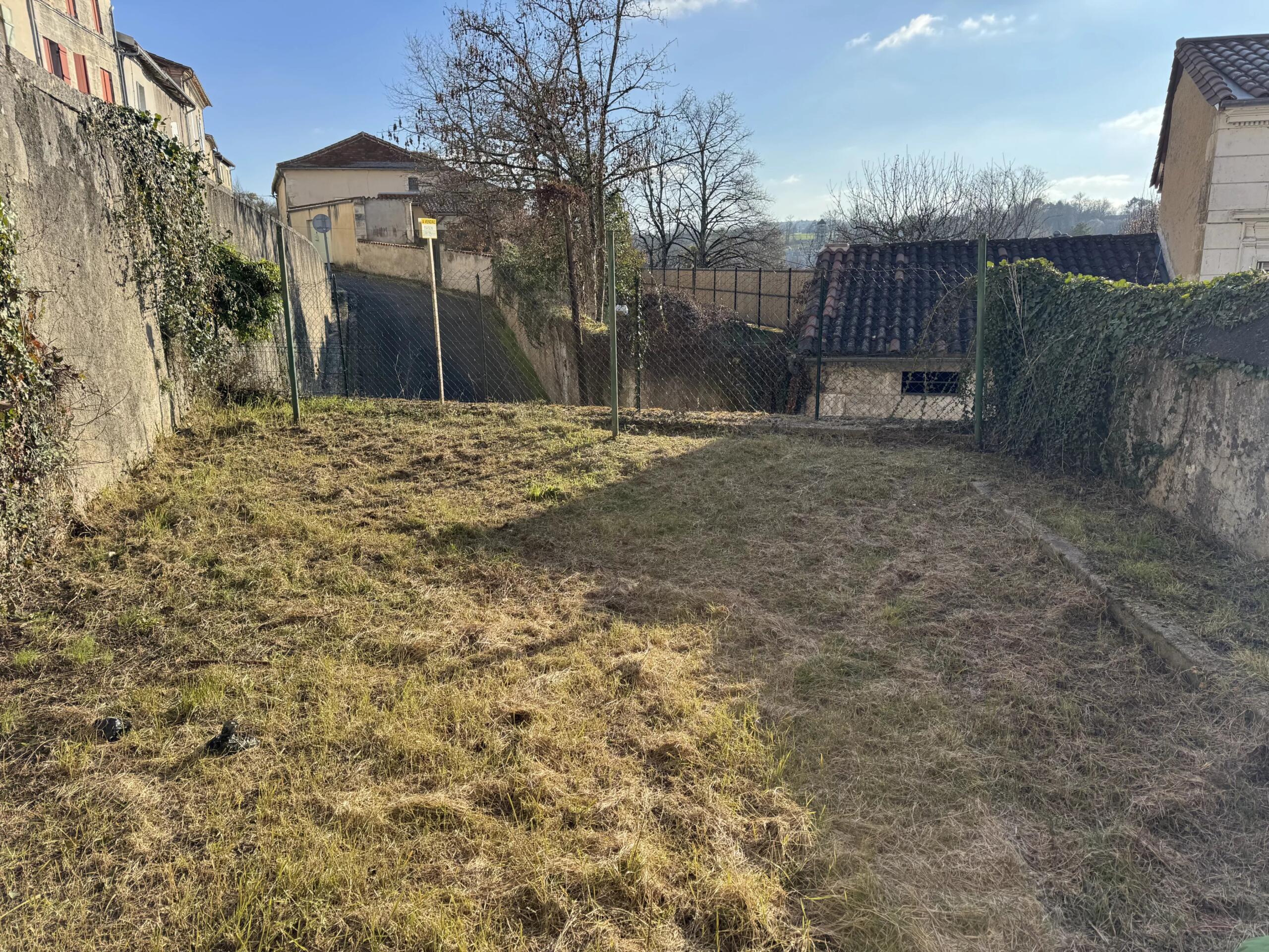 2 Bedroom Town House, Aquitaine – France – BVI84003