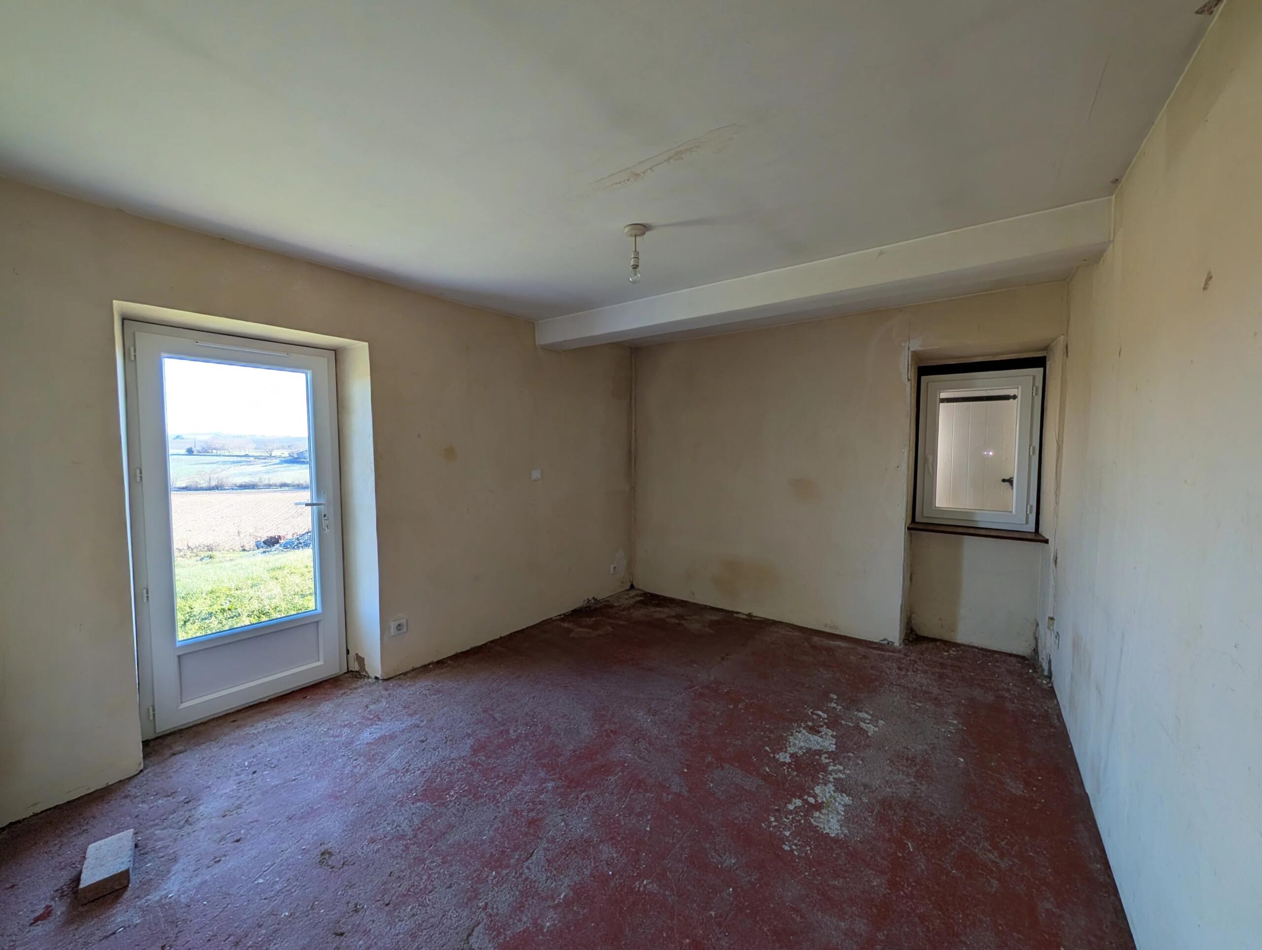 Two bedroom country property with barn and lovely views, Aquitaine – France – BVI84076