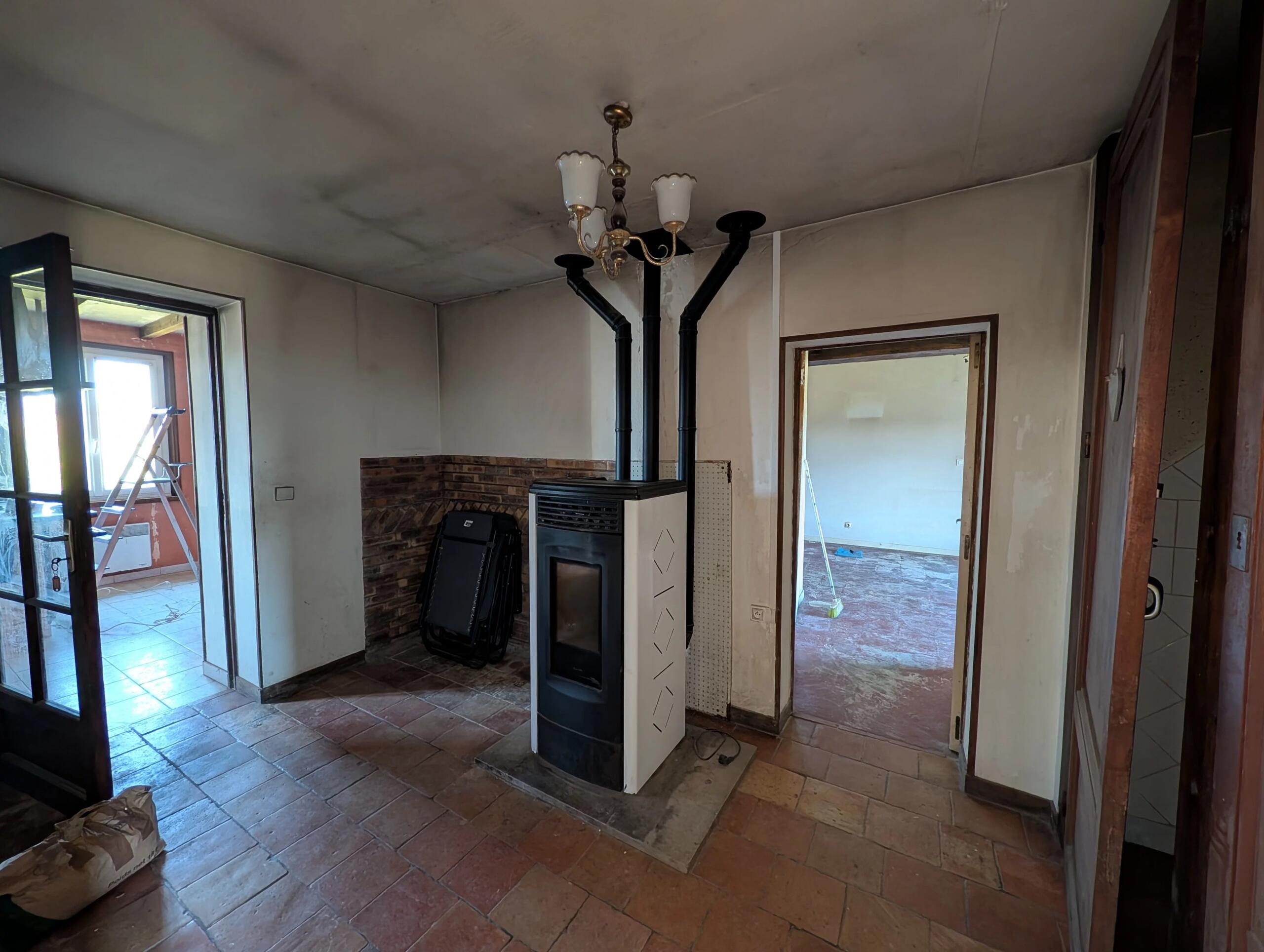 Two bedroom country property with barn and lovely views, Aquitaine – France – BVI84076