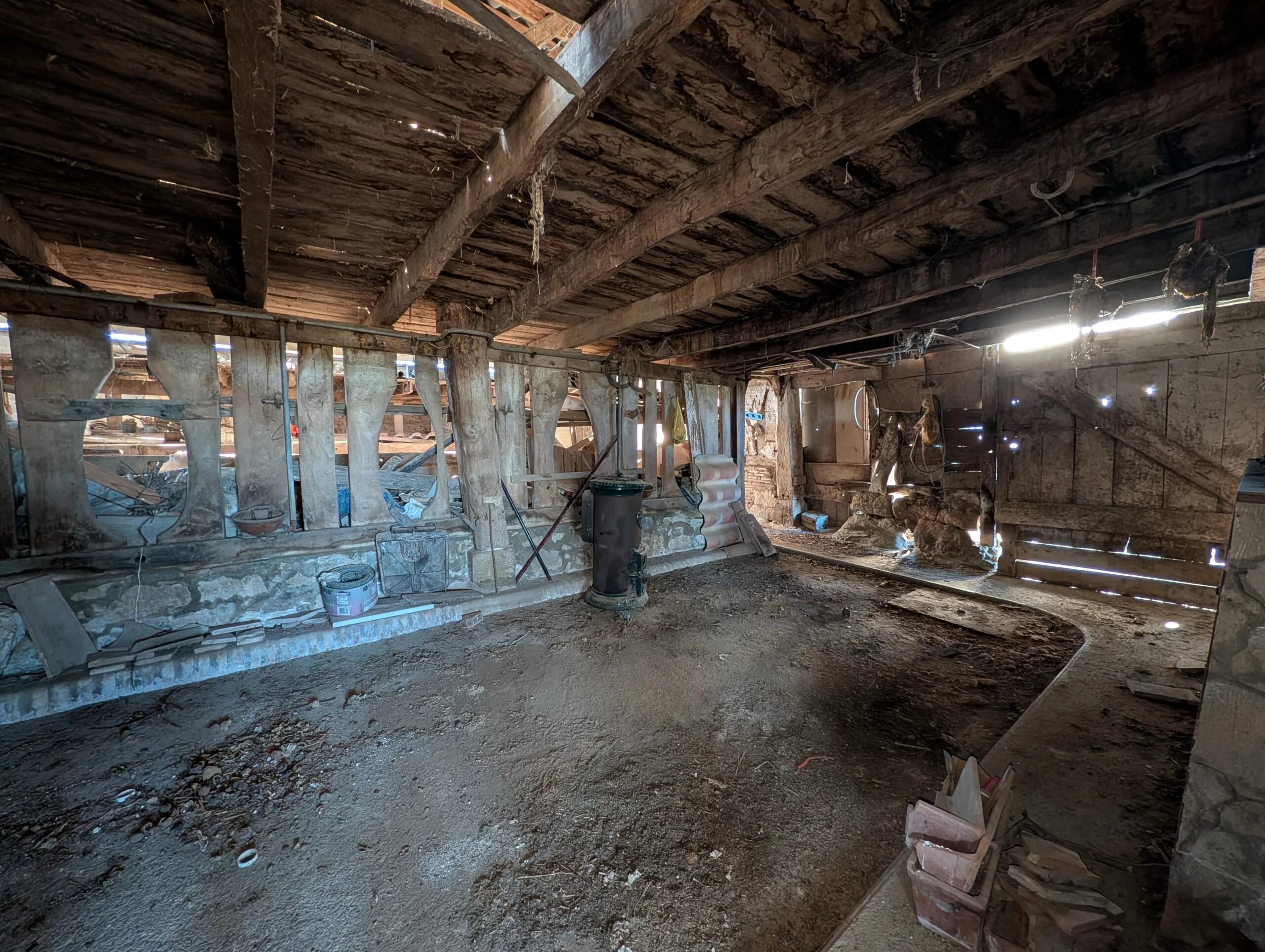 Two bedroom country property with barn and lovely views, Aquitaine – France – BVI84076