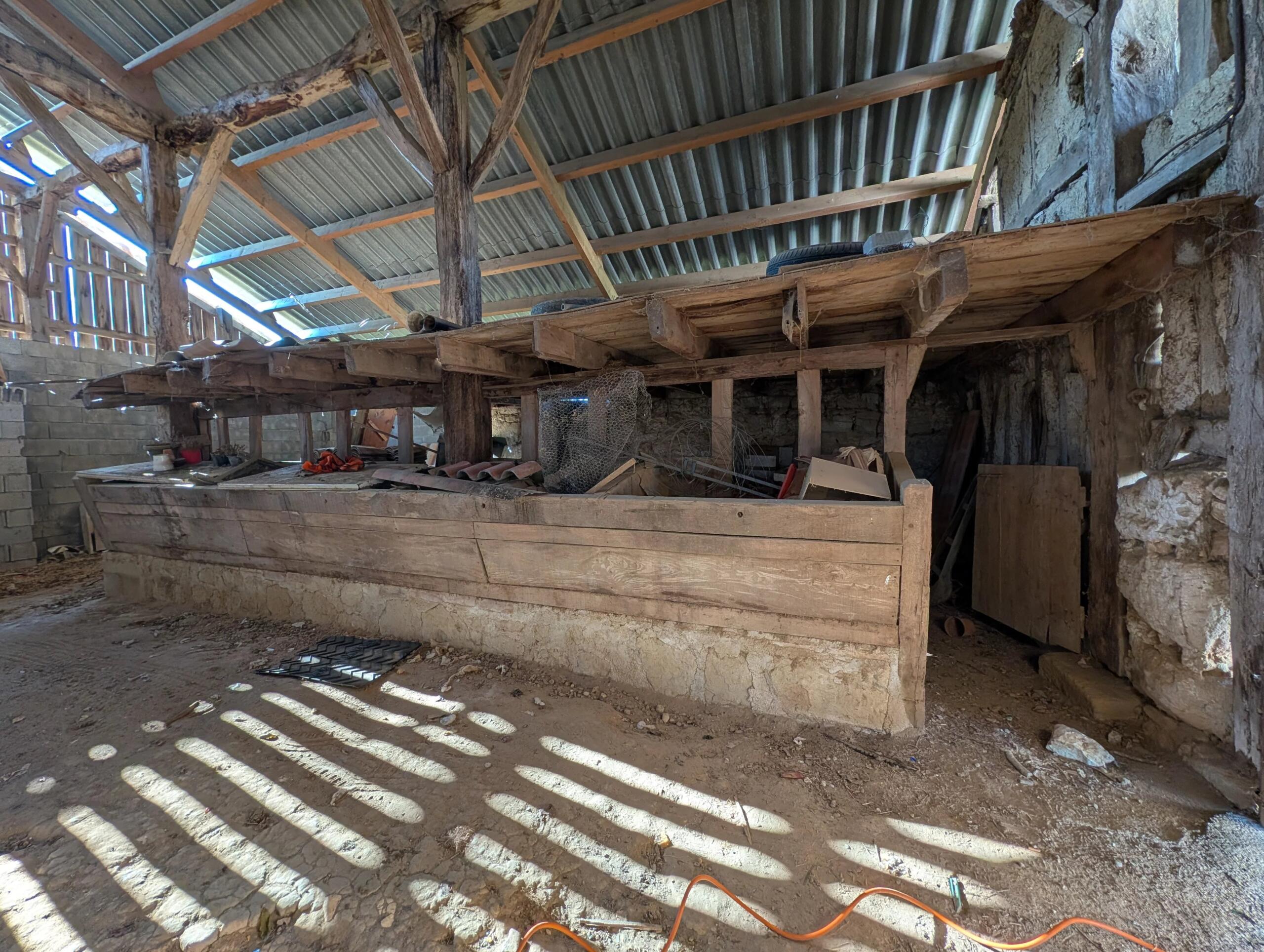 Two bedroom country property with barn and lovely views, Aquitaine – France – BVI84076