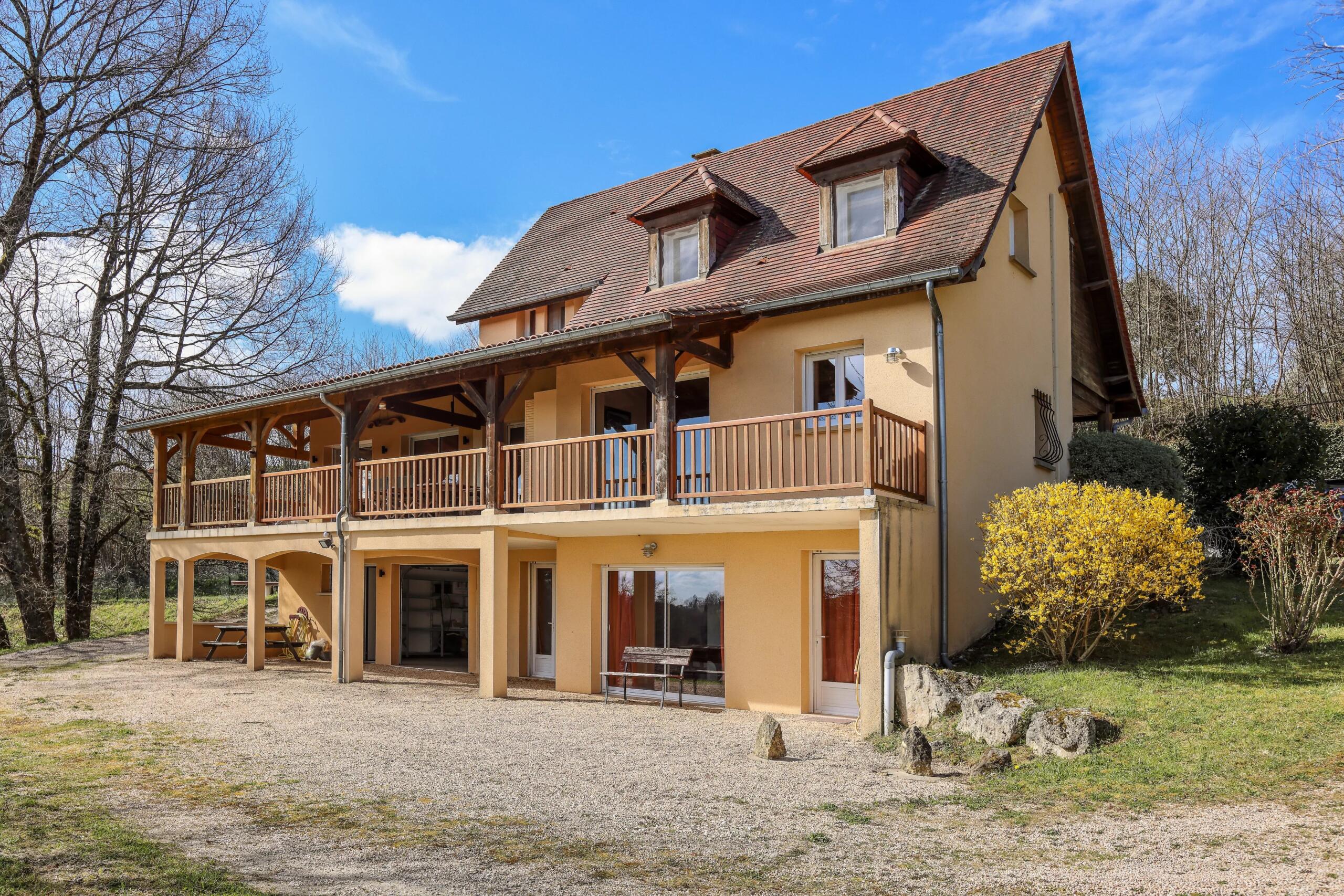 Charming Sarlat Home: Modern Amenities, Countryside Views, Aquitaine – France – BVI81896