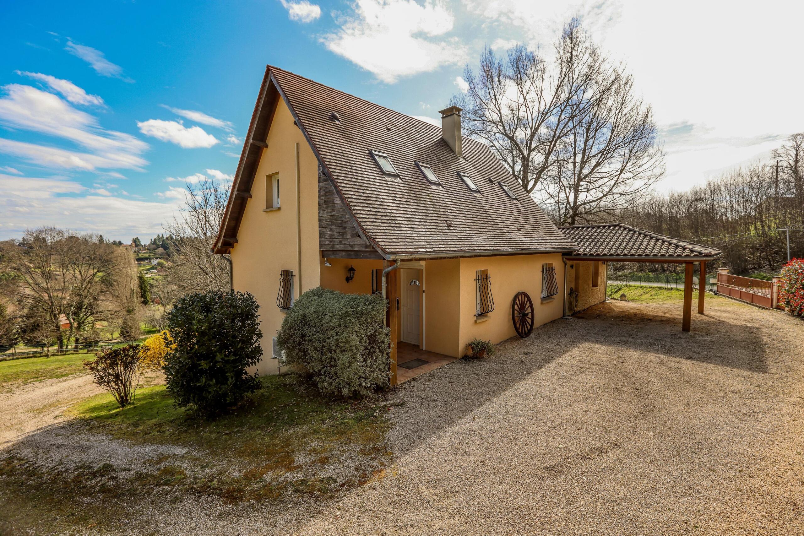 Charming Sarlat Home: Modern Amenities, Countryside Views, Aquitaine – France – BVI81896