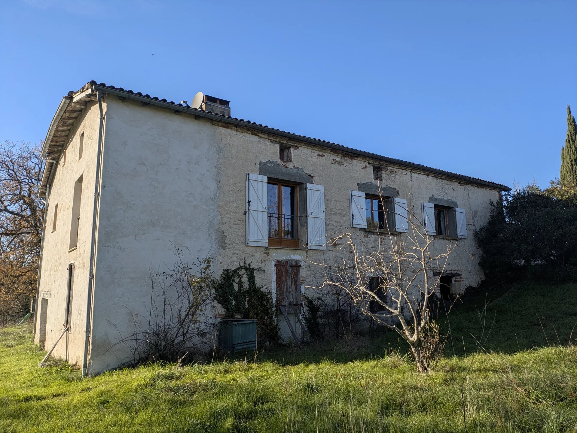 Spacious 220 m² Farmhouse with Guest House and Equestrian Land near Moissac, Midi-Pyrénées – France – BVI83892