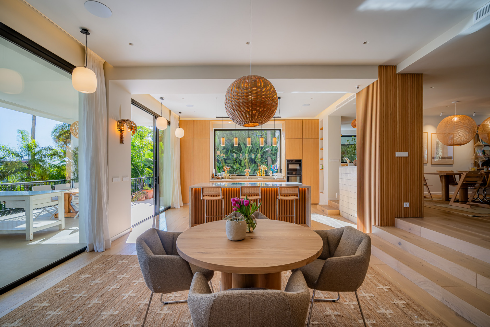 5 bedroom Villa in Benahavis, Malaga, Spain – 428-02582P