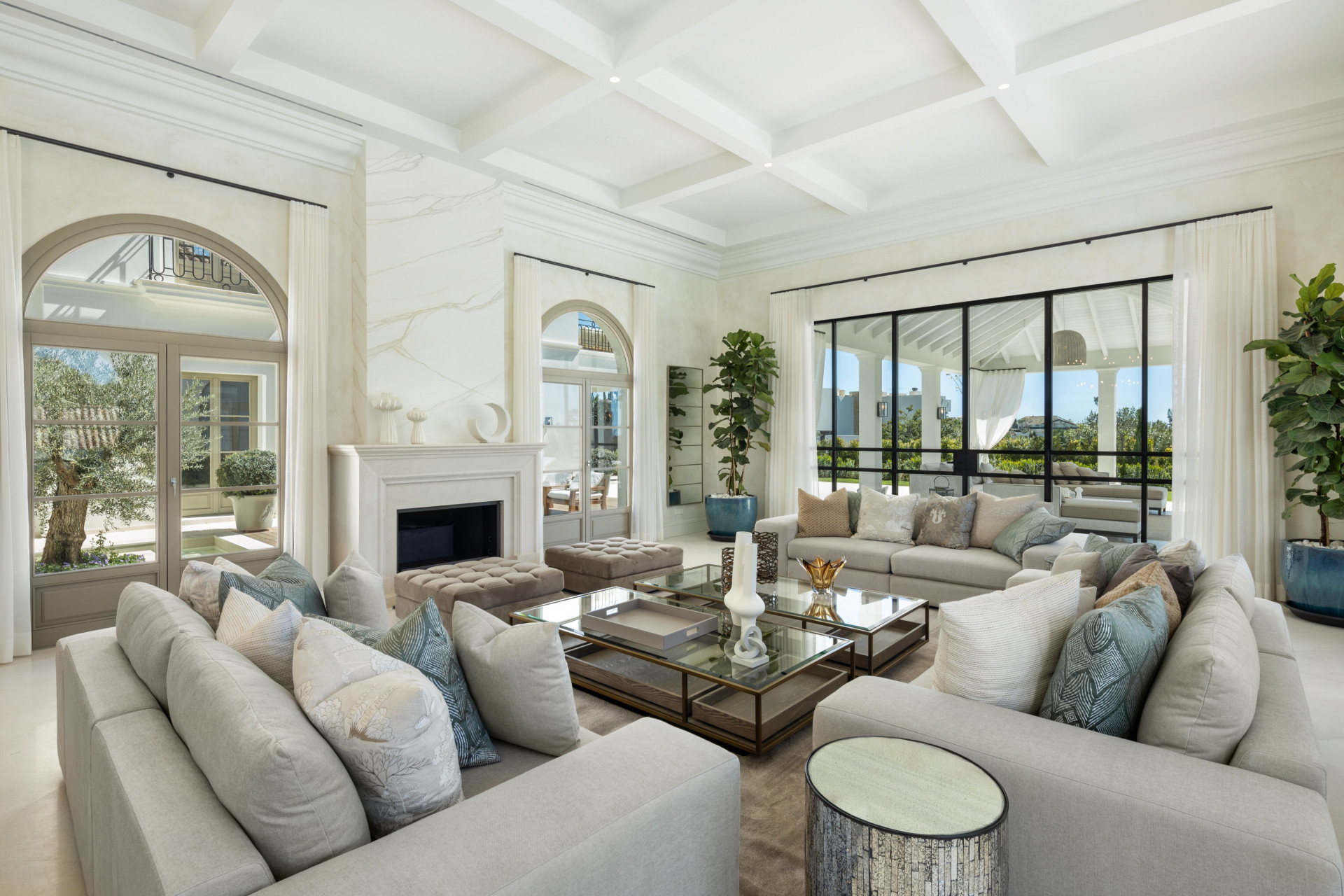 6 bedroom Villa in Marbella, Malaga, Spain – 428-03133ND