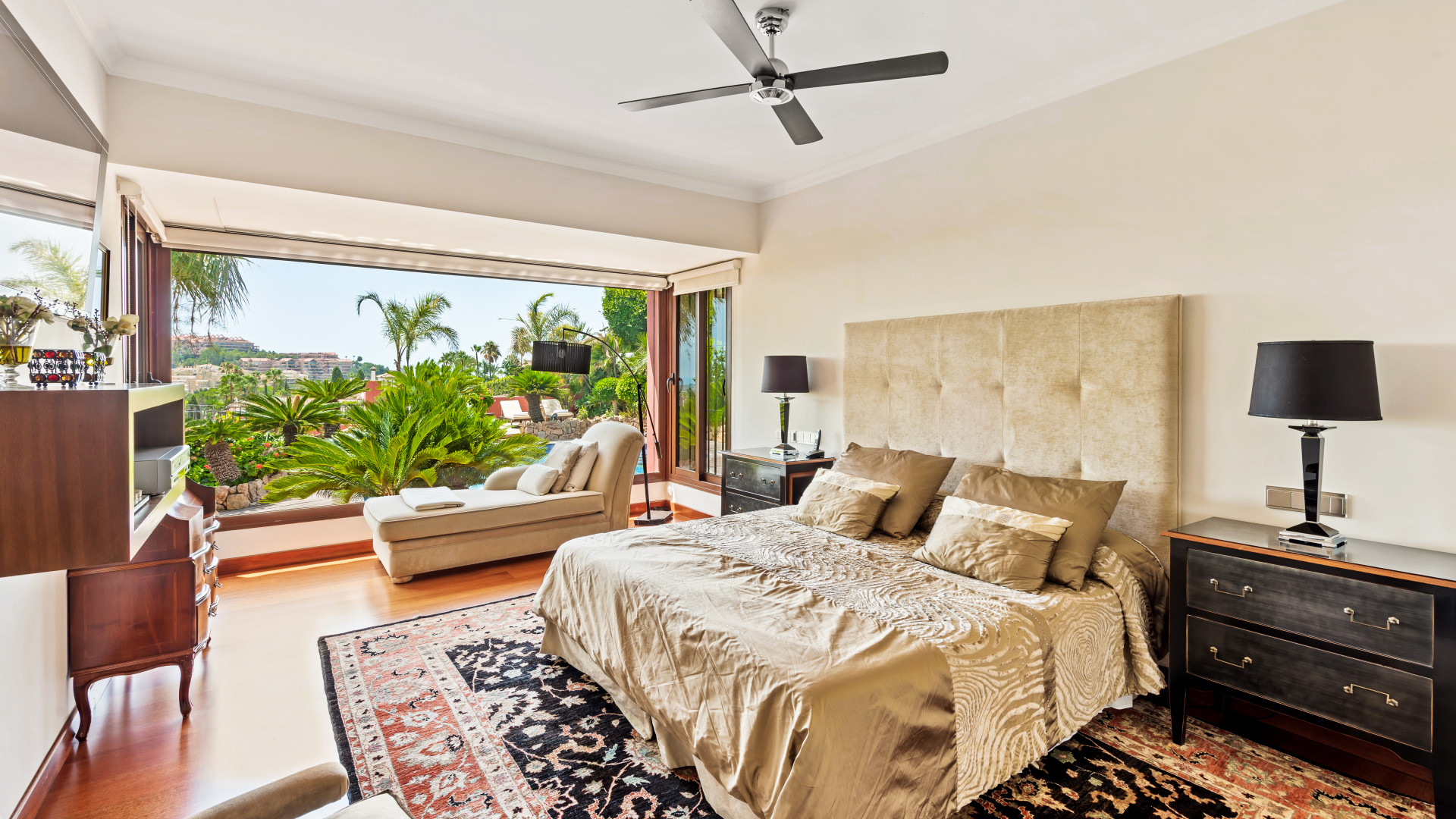 5 bedroom Villa in Marbella, Malaga, Spain – 428-03150D